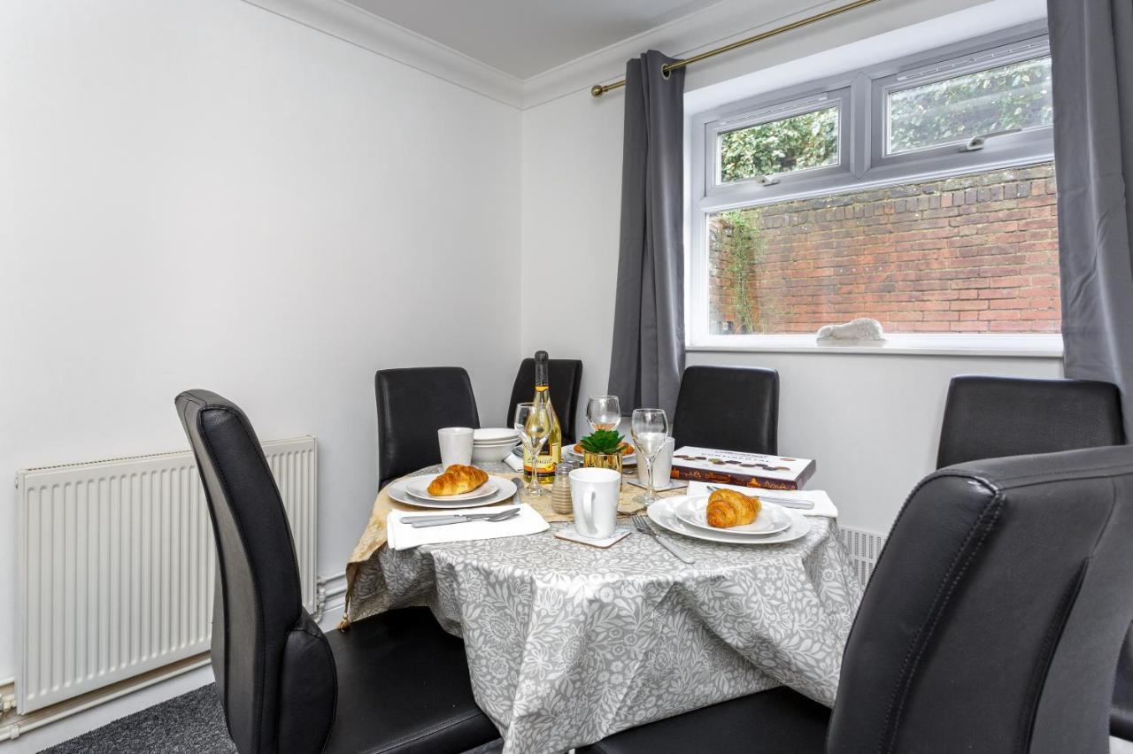 Luxury Granada Apartments - 1 & 2 Bed Flats W Free Parking Perfect For Contractors, Students Near The Beach Portsmouth Rum bild